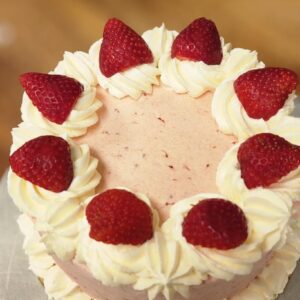 strawberry-cake-white-rock-south-surrey-best-cakes-hillcrest-bakery